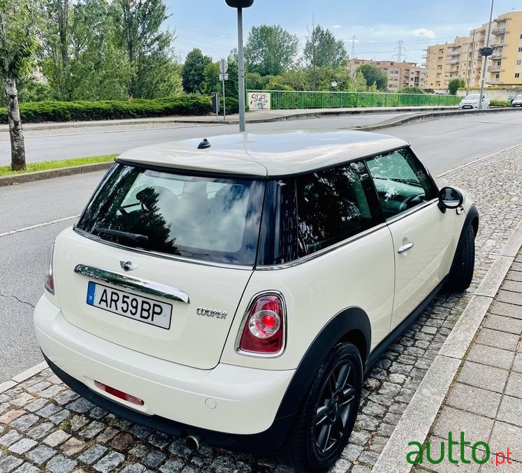 2011' MINI Cooper photo #4