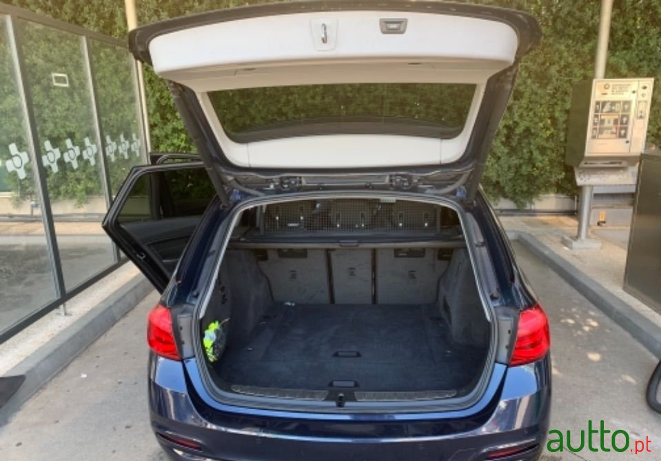 2015' BMW 318 Sport photo #5