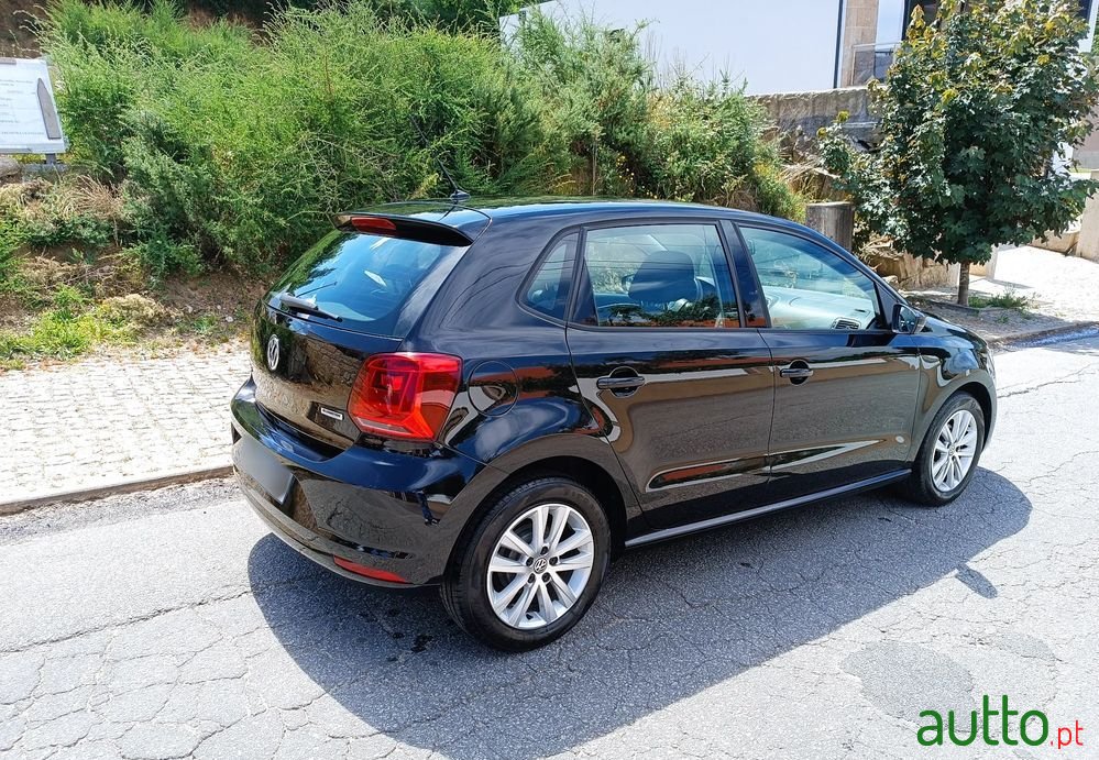 2017' Volkswagen Polo photo #2