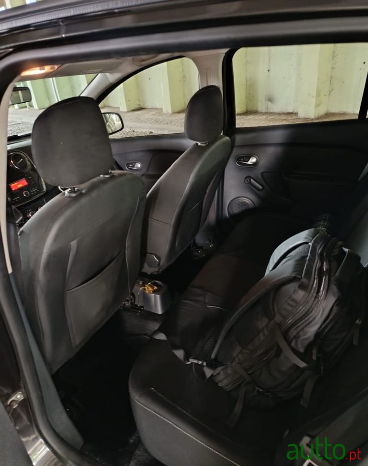 2017' Dacia Sandero photo #4