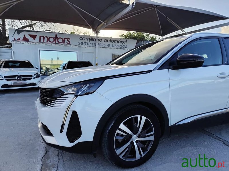 2022' Peugeot 5008 photo #2
