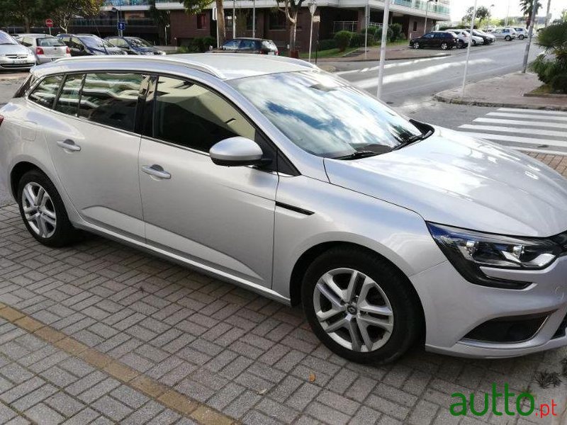 2017' Renault Megane Sport Tourer photo #3