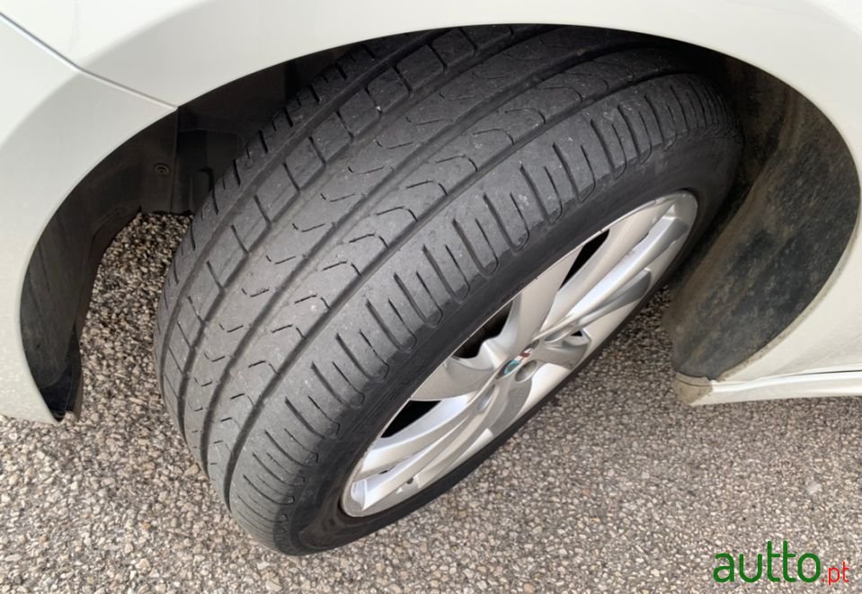 2016' Alfa Romeo Giulietta photo #3