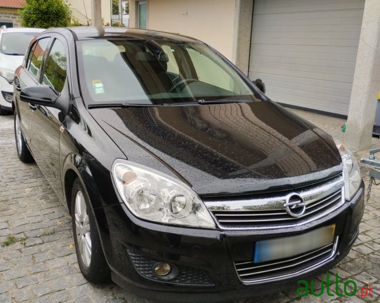 2008' Opel Astra 1.4 Edition photo #2