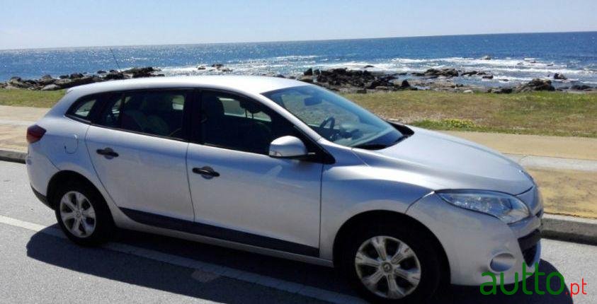 2011' Renault Megane Sport Tourer photo #2