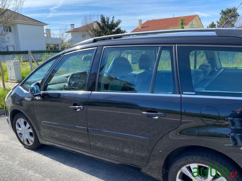 2010' Citroen C4 Grand Picasso photo #3