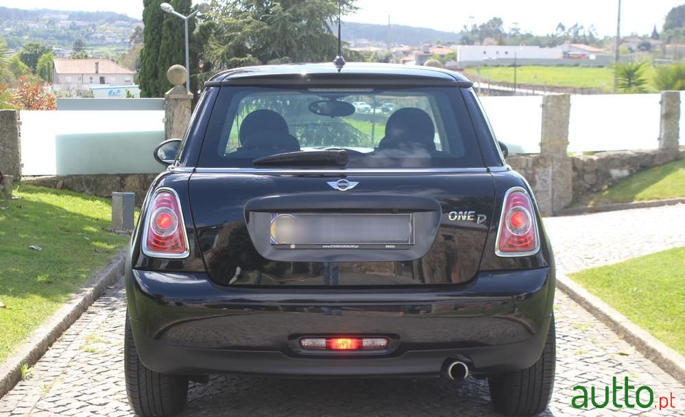 2013' MINI Cooper D photo #4