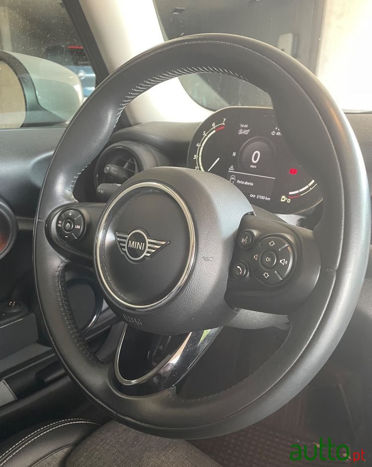 2021' MINI Cooper 3 Portas photo #4
