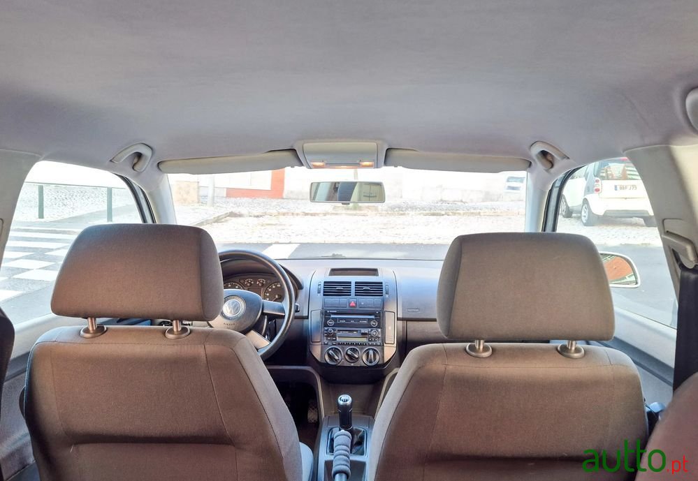 2003' Volkswagen Polo photo #5