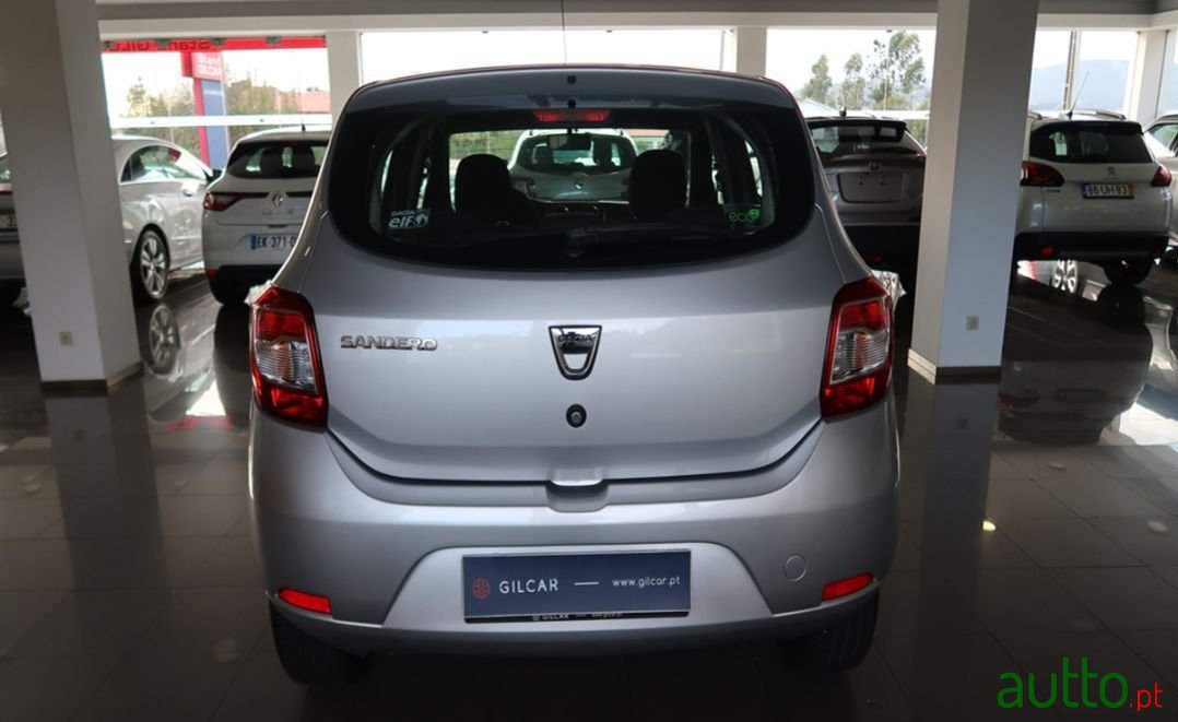 2014' Dacia Sandero photo #5
