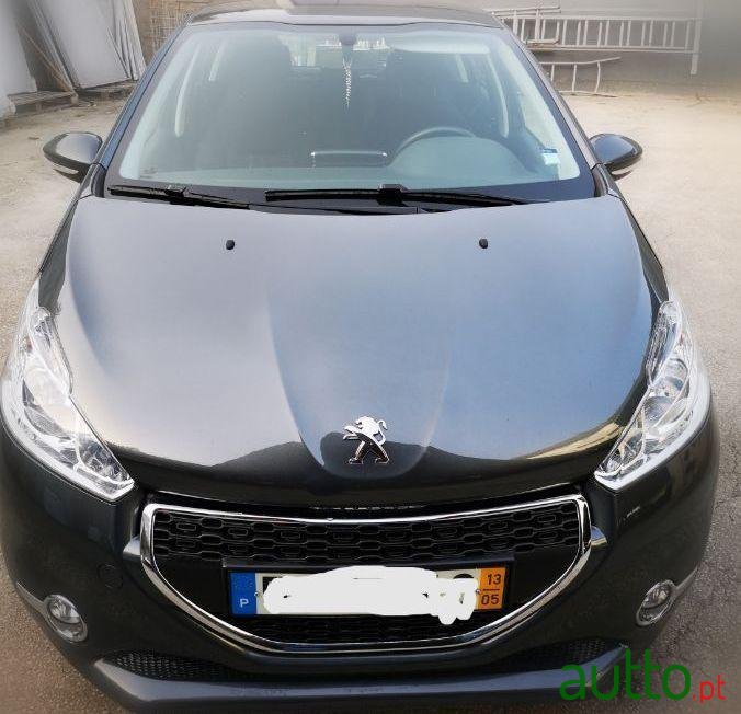 2013' Peugeot 208 photo #2