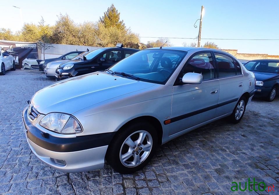 2001' Toyota Avensis photo #5