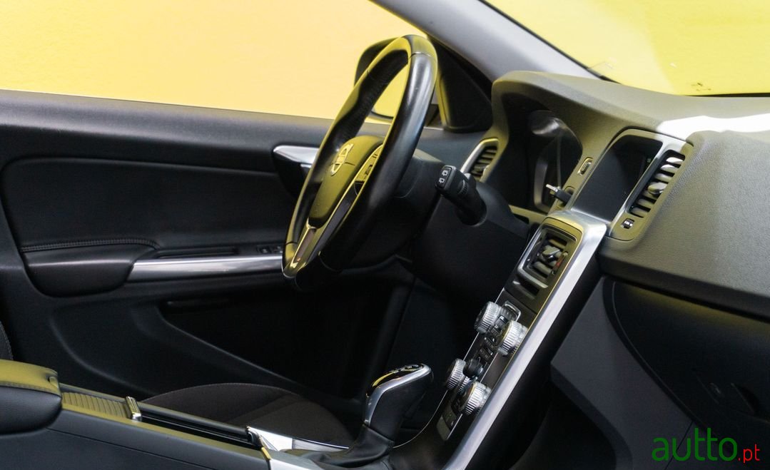 2015' Volvo V60 photo #4