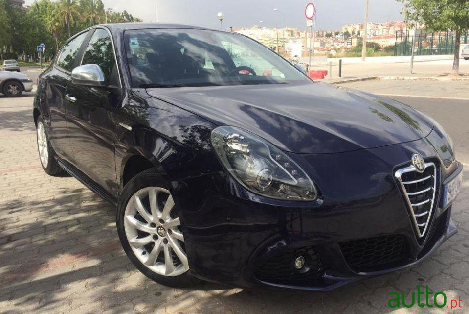2010' Alfa Romeo Giulietta Jtdm photo #2