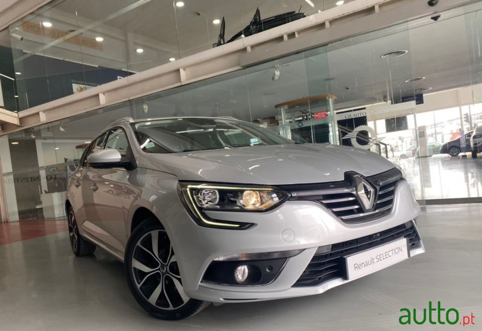 2020' Renault Megane Sport Tourer photo #2