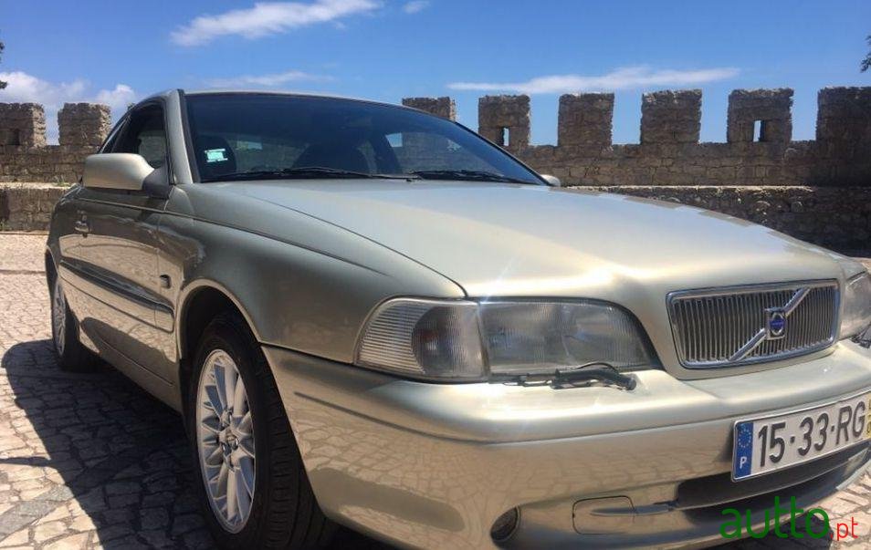 2001' Volvo C70 2000 Turbo photo #2