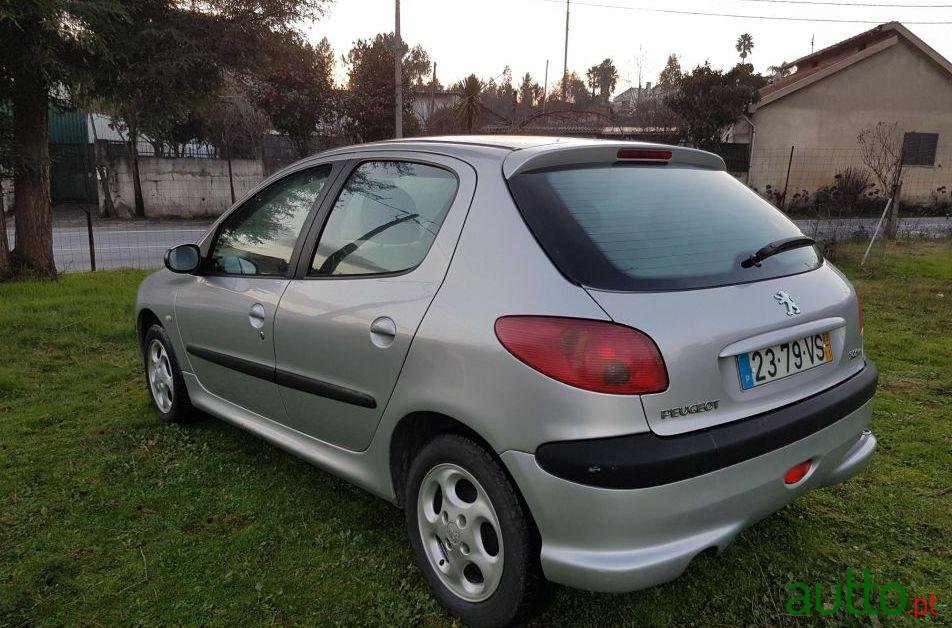 2003' Peugeot 206 1.4 Hdi A/C photo #2