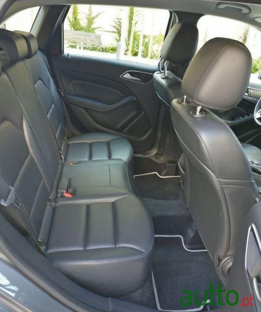 2011' Mercedes-Benz B-180 photo #3