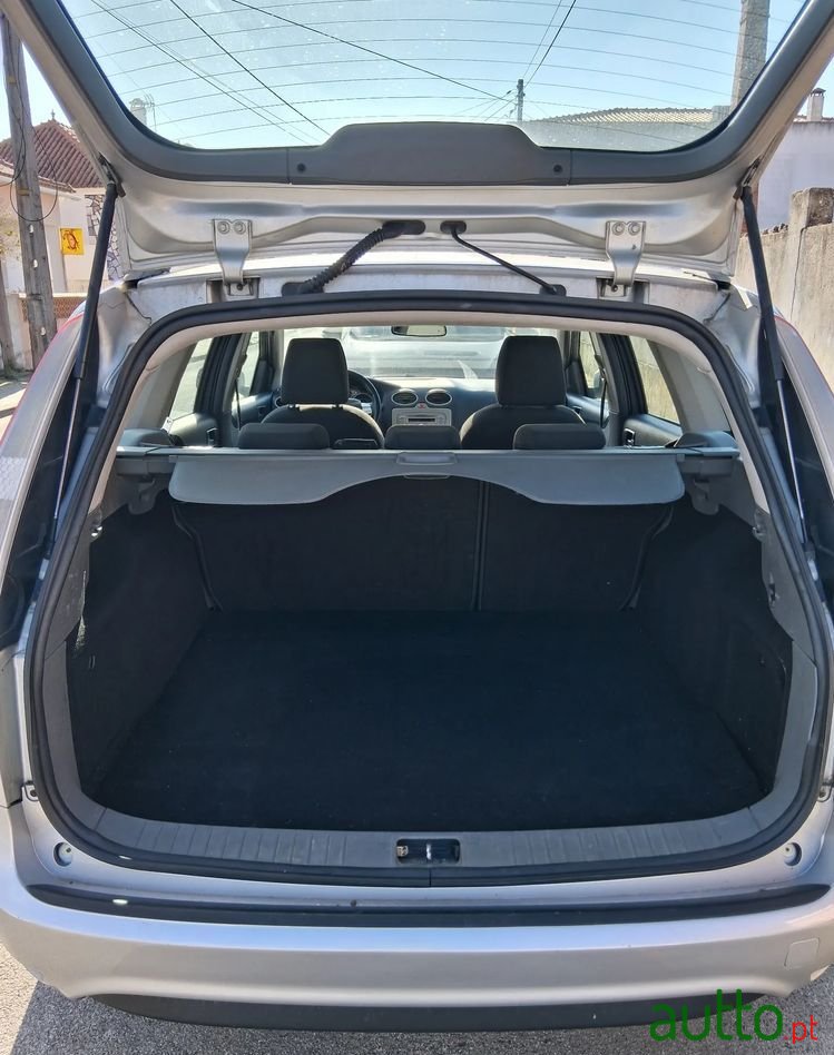 2008' Ford Focus Sw photo #3