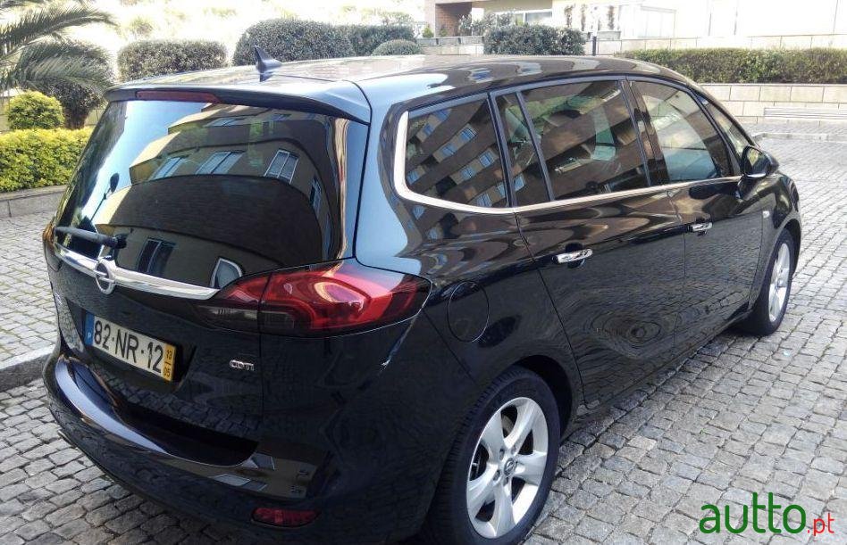 2013' Opel Zafira photo #1
