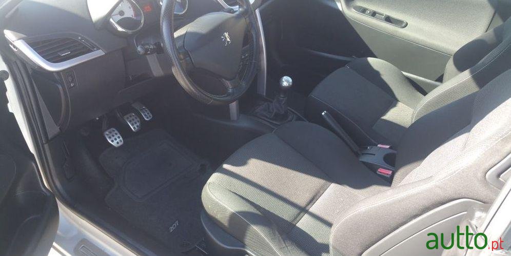 2007' Peugeot 207 Cc photo #1