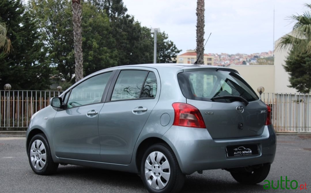 2007' Toyota Yaris photo #3