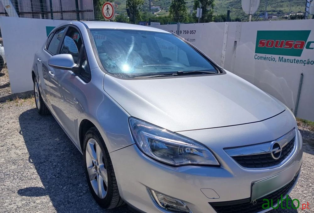 2010' Opel Astra 1.4 Enjoy photo #3