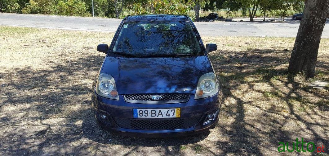 2005' Ford Fiesta photo #2