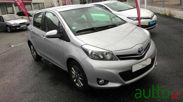 2014' Toyota Yaris 1.0 Vvt-I Trend photo #2