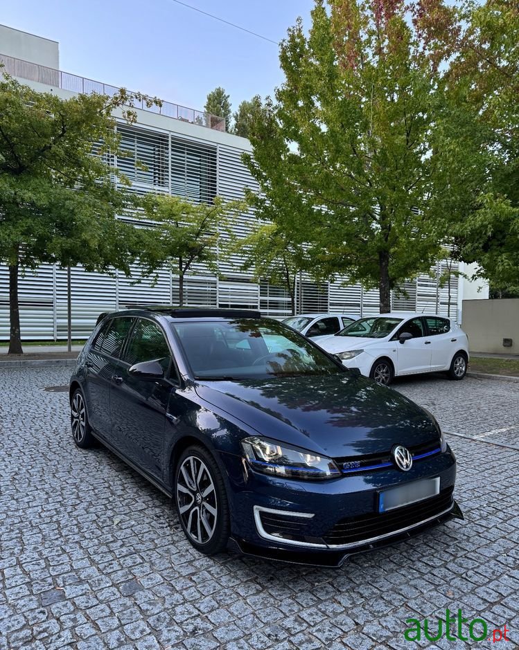 2015' Volkswagen Golf photo #6