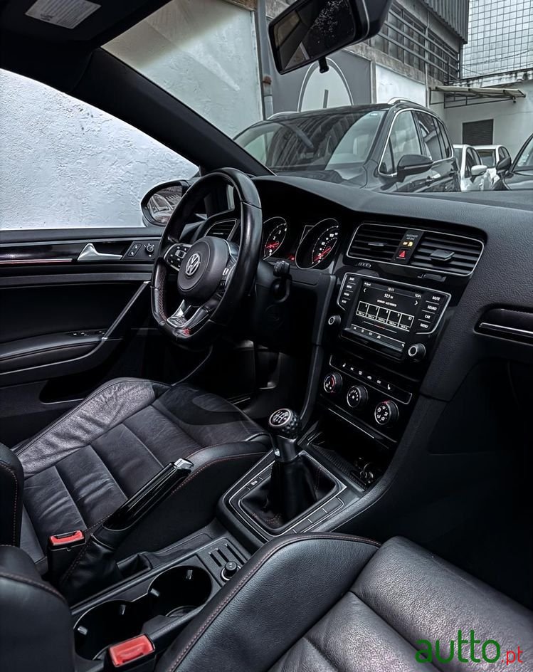 2016' Volkswagen Golf 2.0 Tsi Gti photo #6