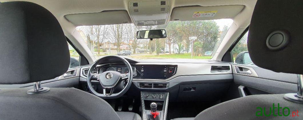 2017' Volkswagen Polo photo #1