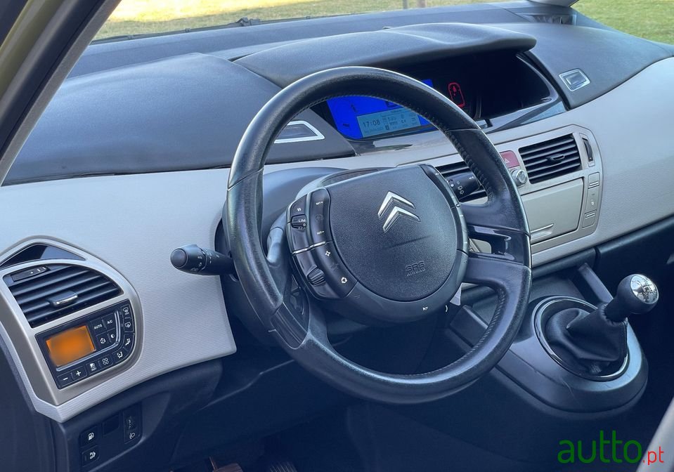 2007' Citroen C4 Grand Picasso photo #3