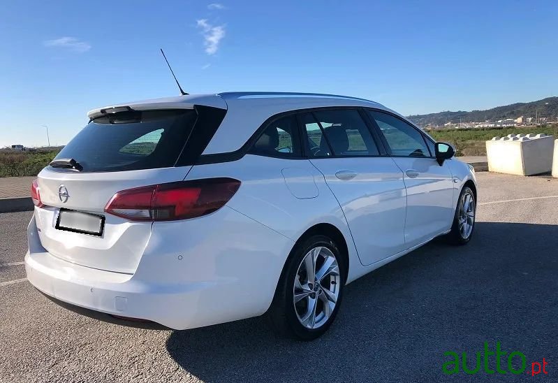 2020' Opel Astra Sports Tourer photo #2