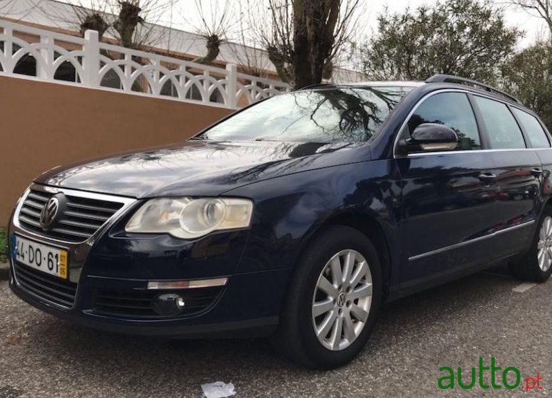 2007' Volkswagen Passat Variant photo #1