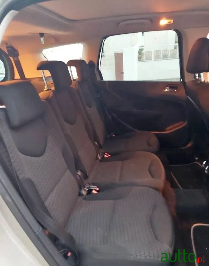 2009' Peugeot 308 Sw photo #2