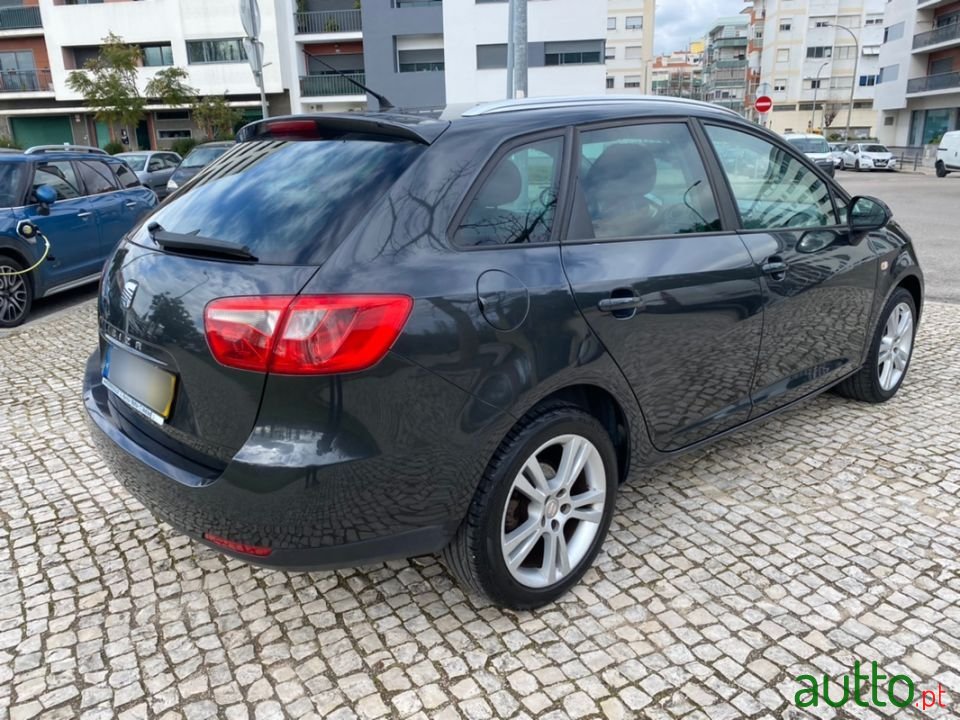 2010' SEAT Ibiza-St photo #2