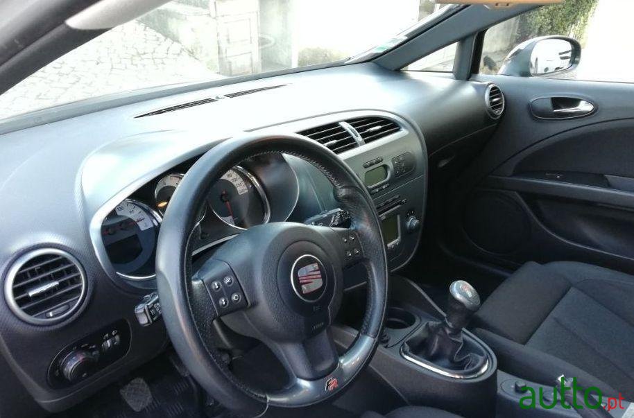 2008' SEAT Leon photo #2