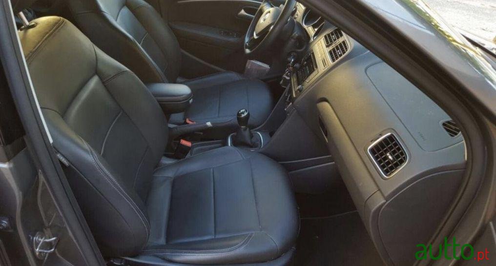 2015' Volkswagen Polo 1.2 Tsi R-Line photo #4