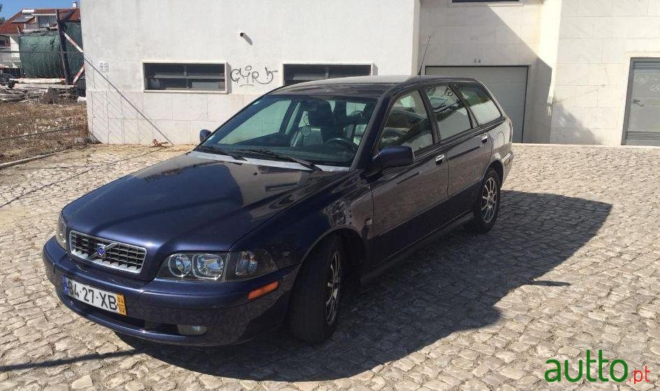 2004' Volvo V40 photo #2