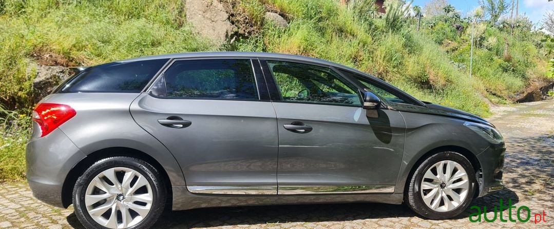 2011' Citroen DS5 photo #5