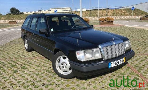 1991' Mercedes-Benz E-250 photo #3