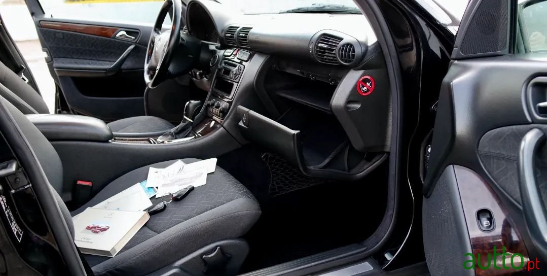 2001' Mercedes-Benz C-220 photo #1