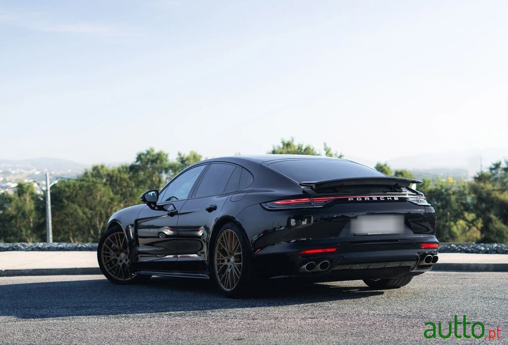 2023' Porsche Panamera 4 E-Hybrid photo #4