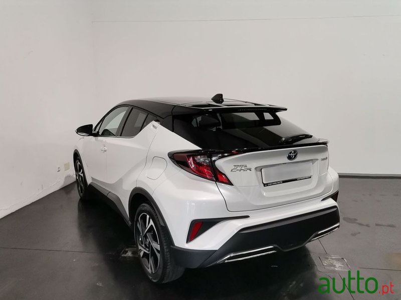 2023' Toyota C-HR photo #2