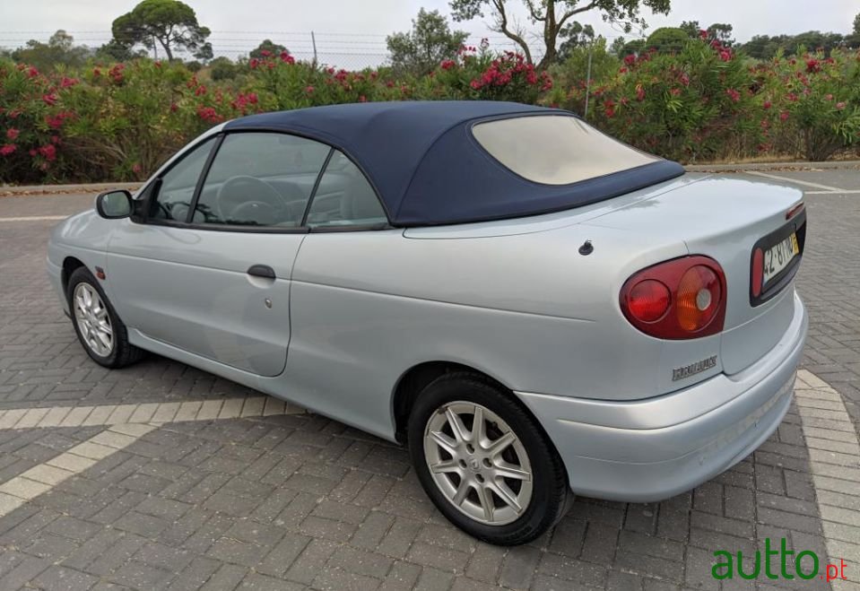 1999' Renault Megane photo #1