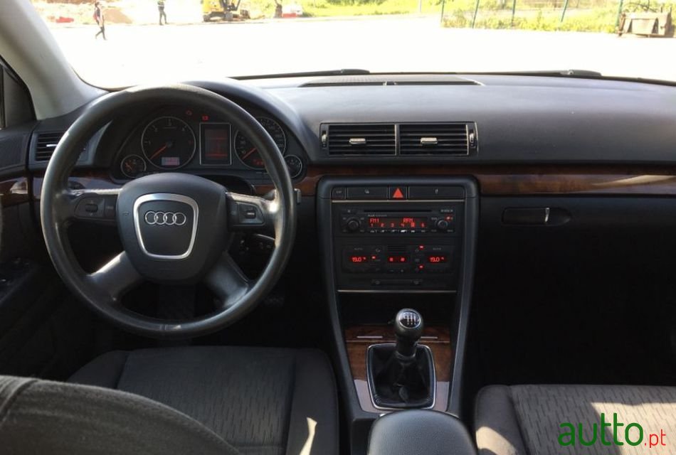 2005' Audi A4 Avant photo #2