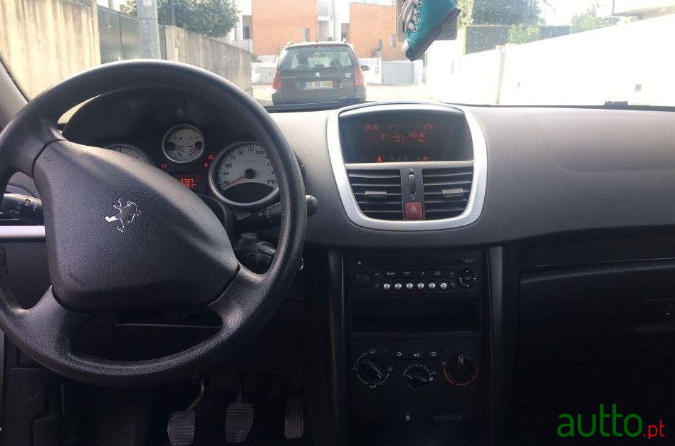 2007' Peugeot 207 photo #2