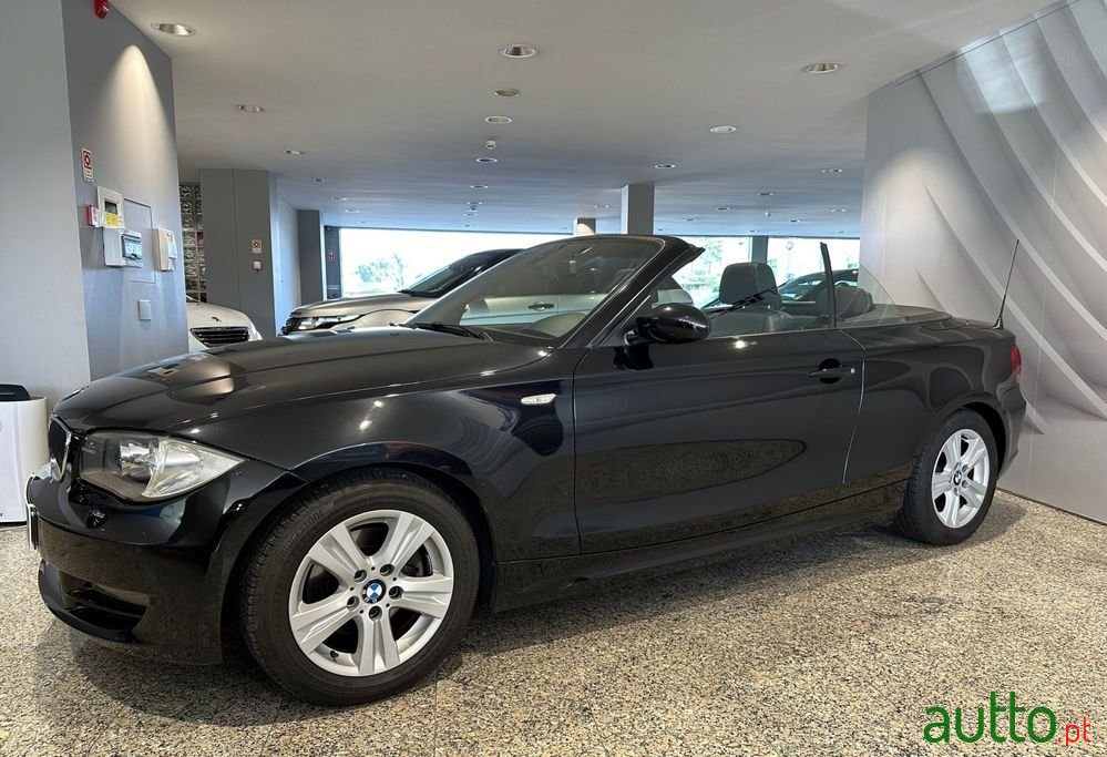 2009' BMW Série 1 D Cabrio photo #5