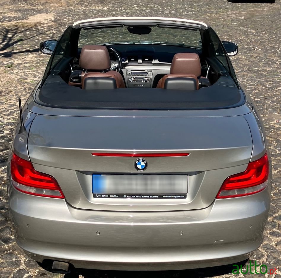 2011' BMW 118 D Cabrio photo #3